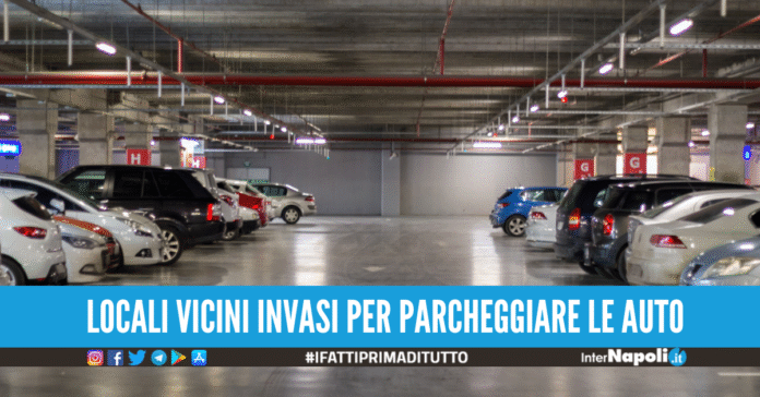 Il garage a pagamento a Chiaia era abusivo, rubava anche la luce