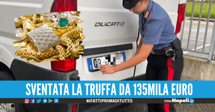 Si finge corriere per farsi consegnare un pacco pieno di gioielli, fermato napoletano 
