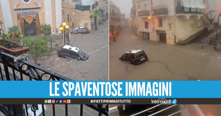 Maltempo a Ischia, auto dei carabinieri trascinate dall'acqua
