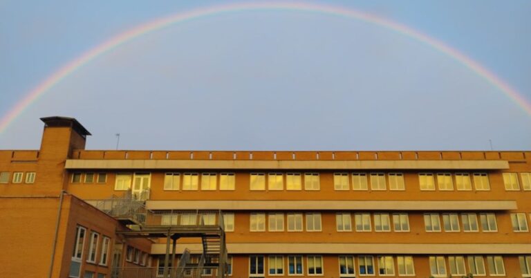 L’arcobaleno senza tempesta, a Giugliano c’è voglia di pace