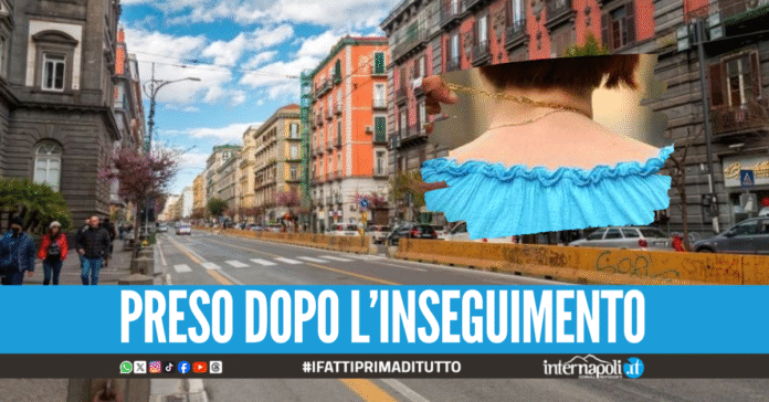 Aggredisce la turista e le scippa la collana d'oro, arrestato 29enne a Napoli