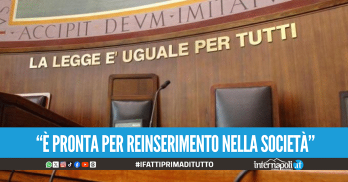 Scarcerata la prof che ebbe un figlio con l'alunno 13enne