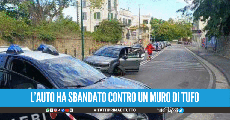 Omicidio a Miano, dopo gli spari l’auto ha sbandato contro il muro: traffico in tilt nella zona