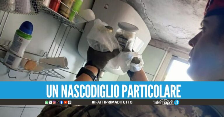 Droga nascosta nell'acqua del water, sequestro nel Napoletano