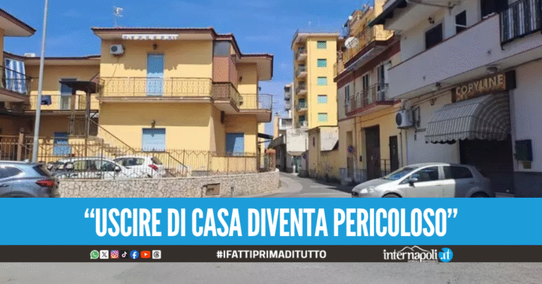 Strade di Giugliano senza luce da due settimane, l'allarme dei residenti: "Temiamo per la nostra incolumità"