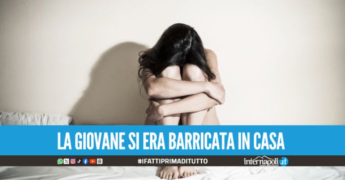 Minaccia di morte la figlia e prova a sfondare la porta di casa, arrestato padre violento a Napoli