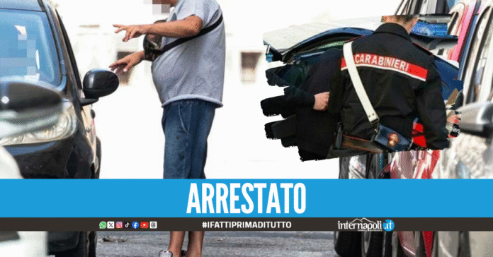 Follia a Napoli, parcheggiatore abusivo picchia i carabinieri e sfascia la caserma