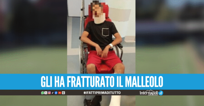 Follia al torneo giovanile, papà entra in campo e picchia l'avversario 13enne del figlio