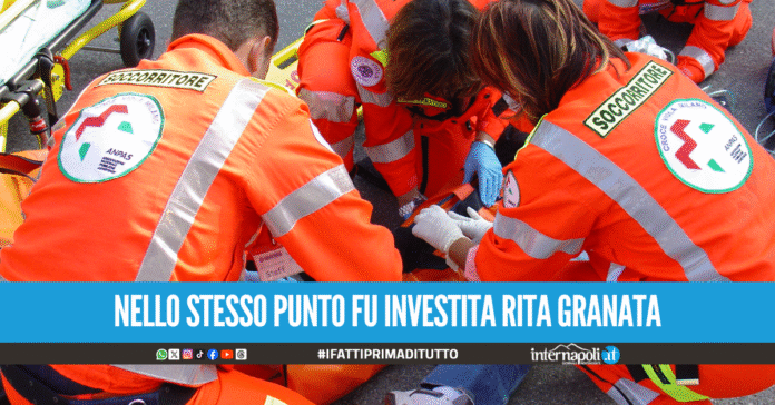 Napoli, investono un uomo sulle strisce e scappano: è caccia allo scooter