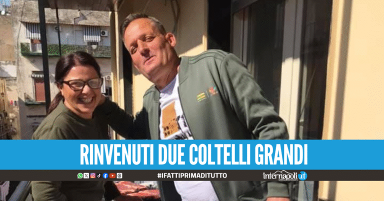 Rinvenuti due coltelli di grosse dimensioni