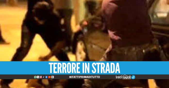 Rissa tra giovani in piazza nel Casertano, accoltellato 22enne