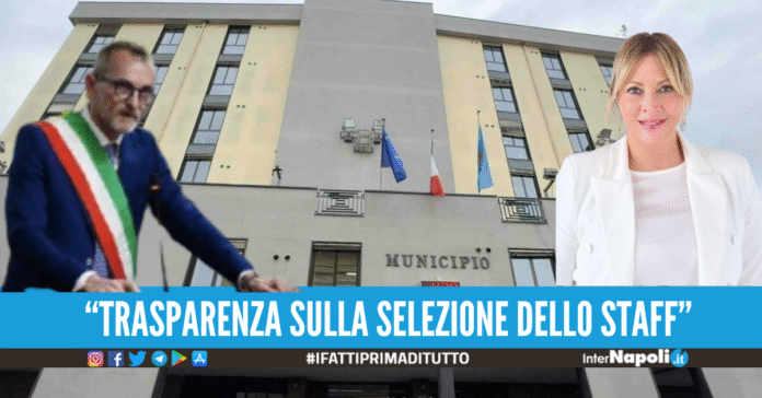 Staff del sindaco a Giugliano, Rescigno e minoranza all'attacco La selezione sia trasparente