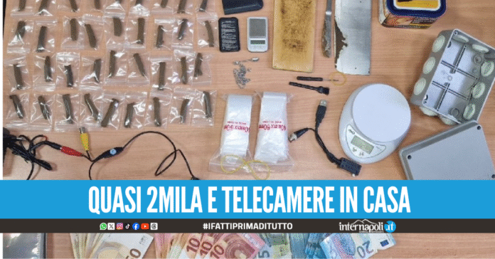 Napoli, era ai domiciliari ma aveva un droga shop in casa: arrestato 27enne