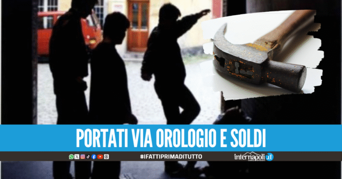 Aversa, 16enne di Giugliano rapinato da due coetanei armati di martello