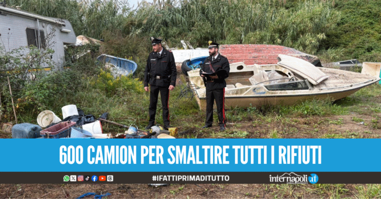 Barca, camper e montagna di rifiuti scoperta bomba ecologica a Varcaturo