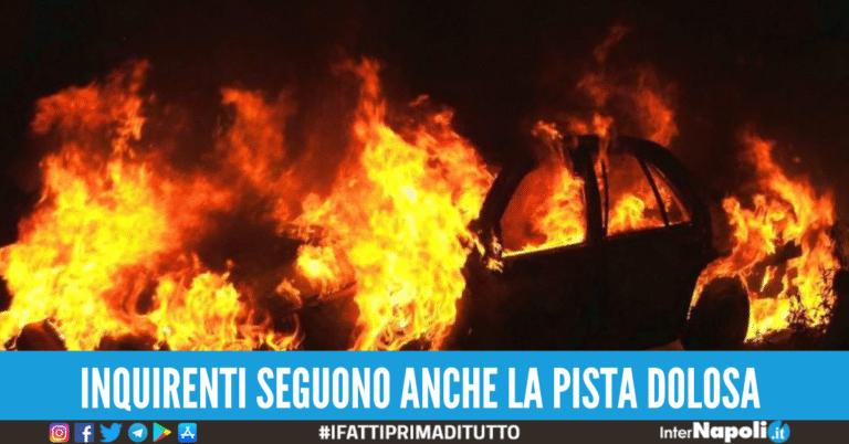 Giugliano, 2 auto e uno scooter in fiamme: appartengono alla stessa famiglia