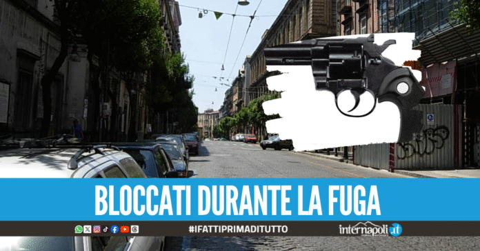Giravano con una pistola in sella allo scooter rubato nel cuore di Napoli, denunciati due giovanissimi