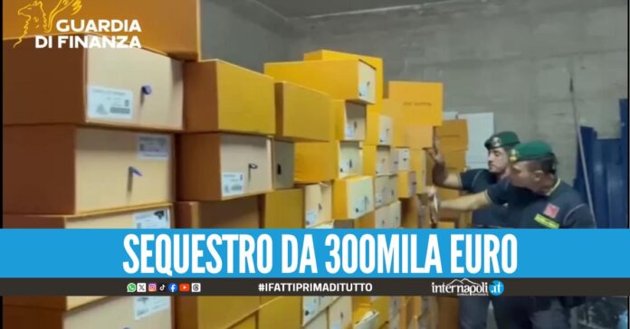 Falsi vestiti di lusso nascosti in casa, beccato un 30enne di Napoli