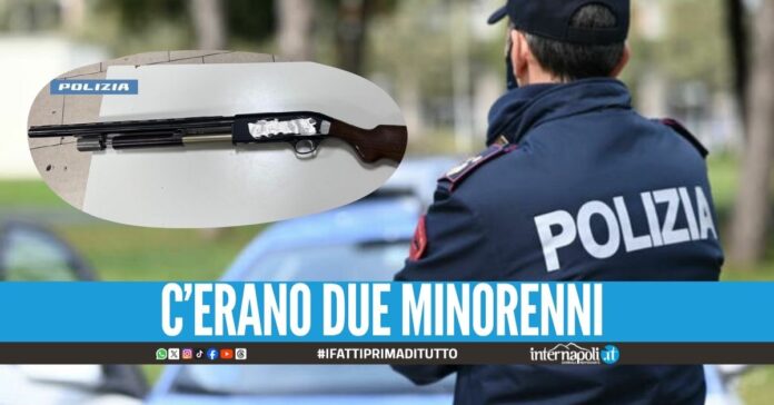 Beccati con un fucile in auto, 3 ragazzi arrestati a Napoli