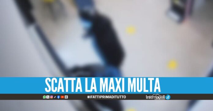 Giocavano nella sala scommesse a Napoli, beccati due 16enni