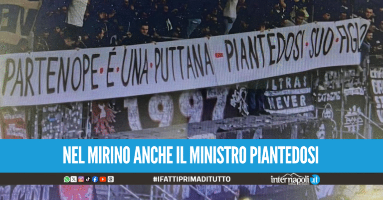 "Partenope è una pu****a", striscione choc dei tifosi dell'Eintracht contro i napoletani