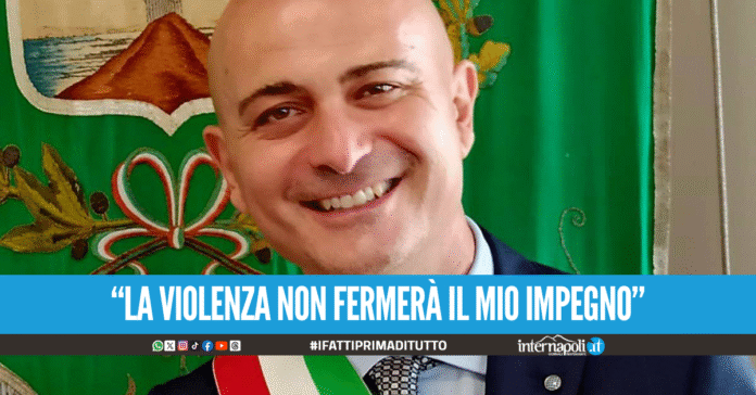 Follia a Volla, il sindaco Giuliano Di Costanzo insultato e preso a calci