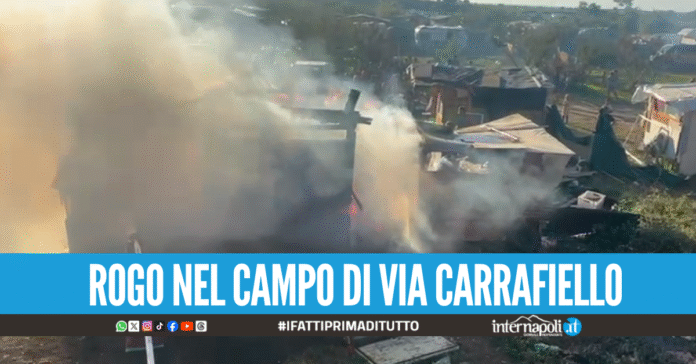 Giugliano, incendio tra le baracche del campo rom