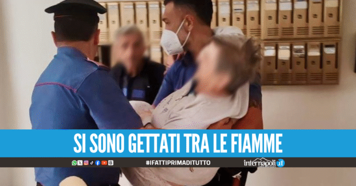 Incendio in un appartamento a Villaricca, carabinieri salvano anziana disabile