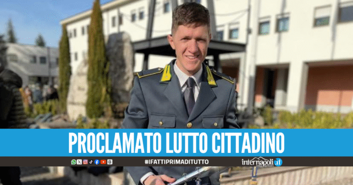 L'ultimo saluto di Bacoli a Daniele Scotto Rosato, venerdì i funerali del finanziere