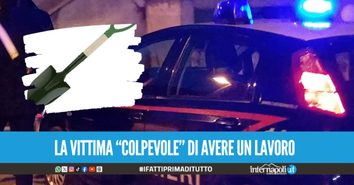 Choc a Cercola, aggredisce il fratello con la pala e urina sui suoi vestiti