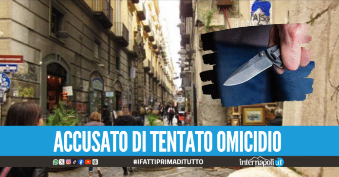 Accoltellato all'uscita da scuola al centro storico, identificato e denunciato l'aggressore