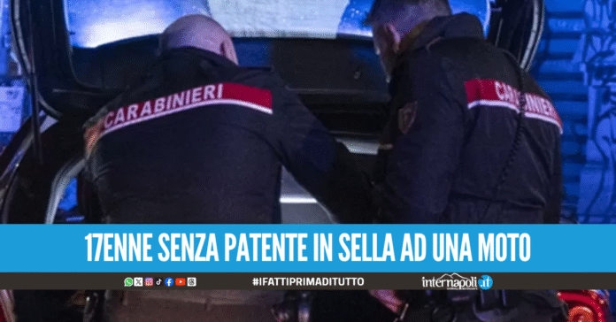 Napoli, alla guida di un'auto a 15 anni forza il posto di blocco: denunciato
