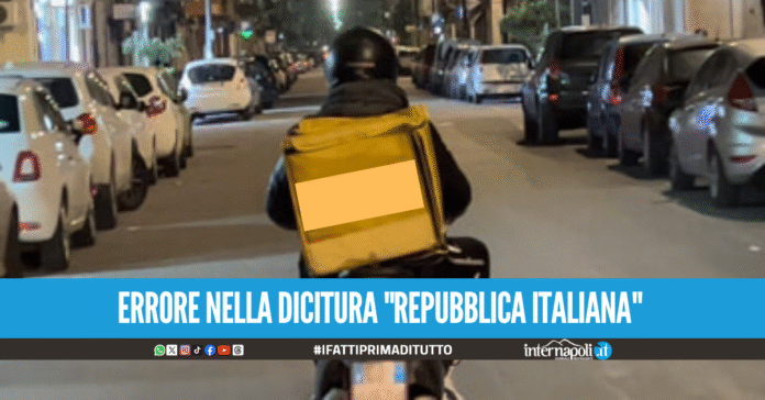 Napoli, beccato rider con la patente falsa: agenti insospettiti dalla targa polacca