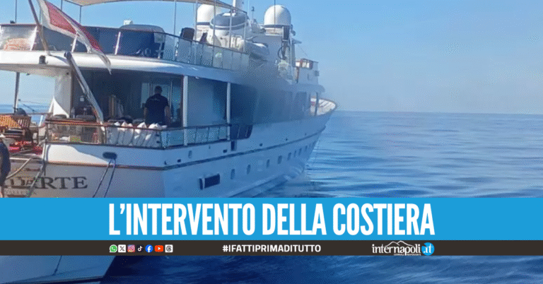 Paura a largo di Agropoli, fiamme su uno yacht con 16 persone a bordo