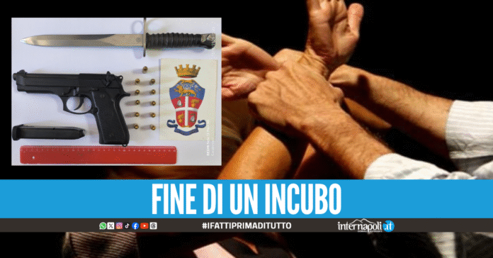 Pistola e coltello nascosti in casa, picchia la madre nel Casertano: arrestato