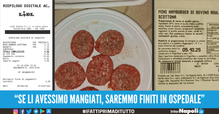 Acquista hamburger per il figlio al Lidl di Villaricca, poi la sorpresa: “Erano neri e puzzolenti”