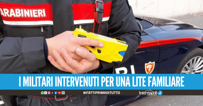 Tragedia a Napoli, muore in ambulanza dopo essere stato colpito col taser dai carabinieri