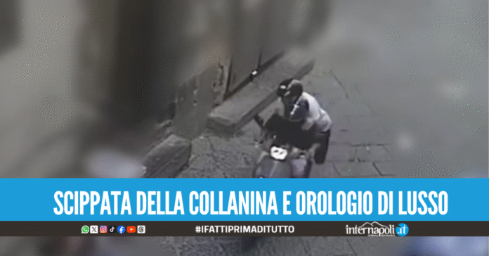 Turista rapinato in via Toledo due uomini arrestati dopo un inseguimento Turista rapinato in via Toledo due uomini arrestati dopo un inseguimento
