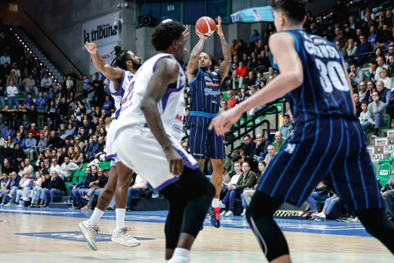 Prima vittoria per il Napoli Basket, vittoria in trasferta a Treviso