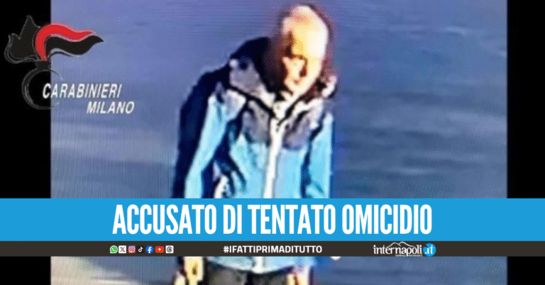 Accoltella una donna senza motivo in piazza: "È un simbolo del potere economico"