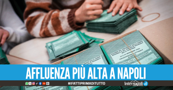 Regionali in Campania, bassissima l'affluenza alle 12: alle urne poco più dell'8% dei votanti