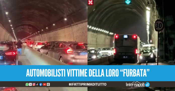 Centinaia di auto contromano in Galleria Laziale dopo Napoli-Atalanta, code e traffico impazzito