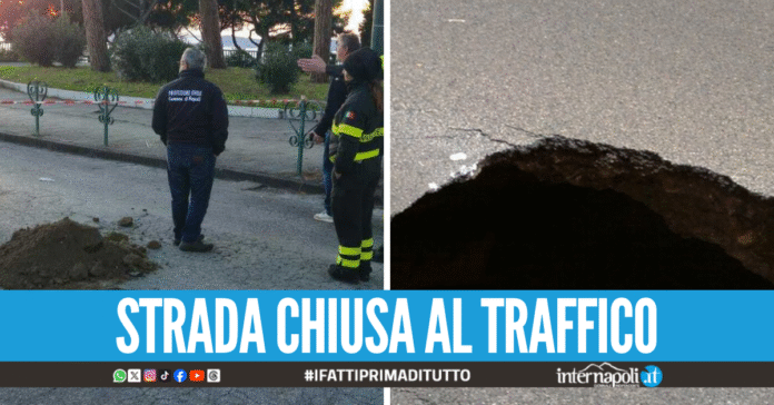 Paura in via Manzoni, grossa voragine si apre sull'asfalto