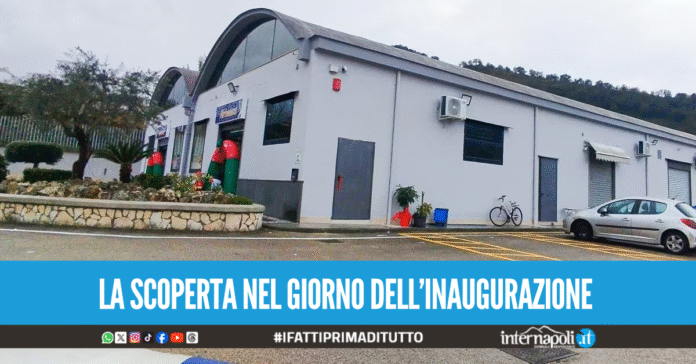 Megastore cinese abusivo a Pozzuoli, gli agenti si erano finti clienti per scovarlo