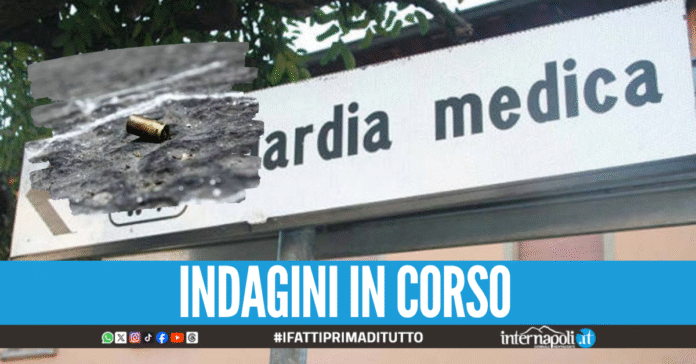 Spari nella sede della guardia medica ad Acerra, esplosi diversi colpi
