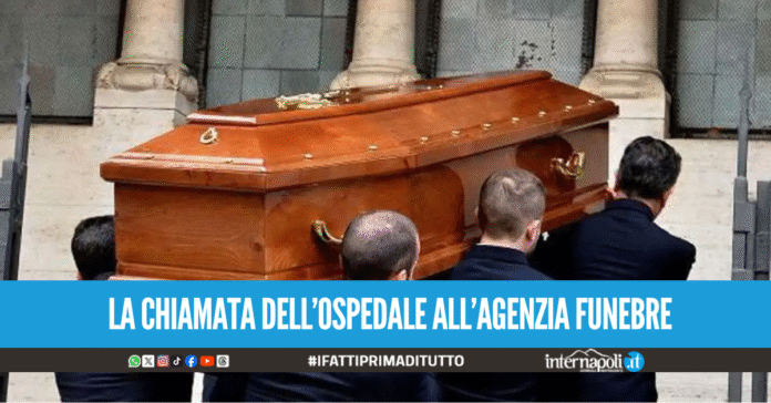Seppelliscono la bara ma la salma è ancora in ospedale: le indagini della Procura