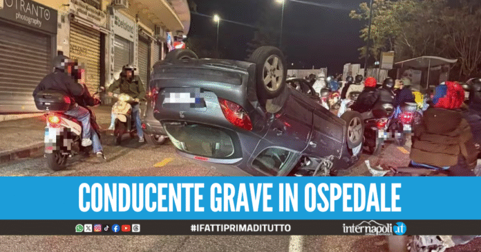 Tremendo incidente al Vomero, auto si schianta e si ribalta dopo la carambola