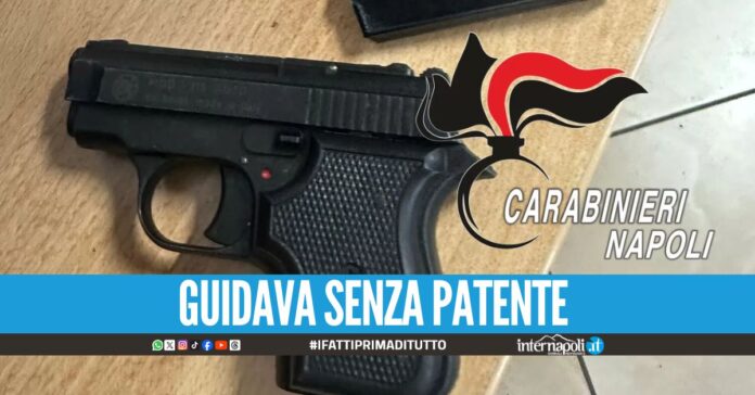 Pistola scacciacani sotto la sella, 19enne fermato a Secondigliano