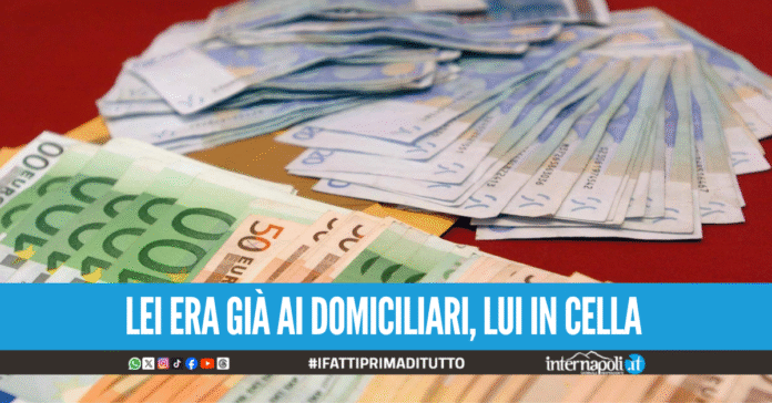 La madre prestava i soldi a usura, il figlio minacciava la vittima: arrestati entrambi