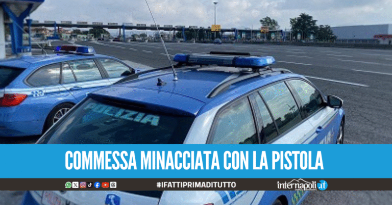 Assalto all'area di servizio sull'A16 verso Napoli, malviventi rubano cellulare della commessa e sigarette